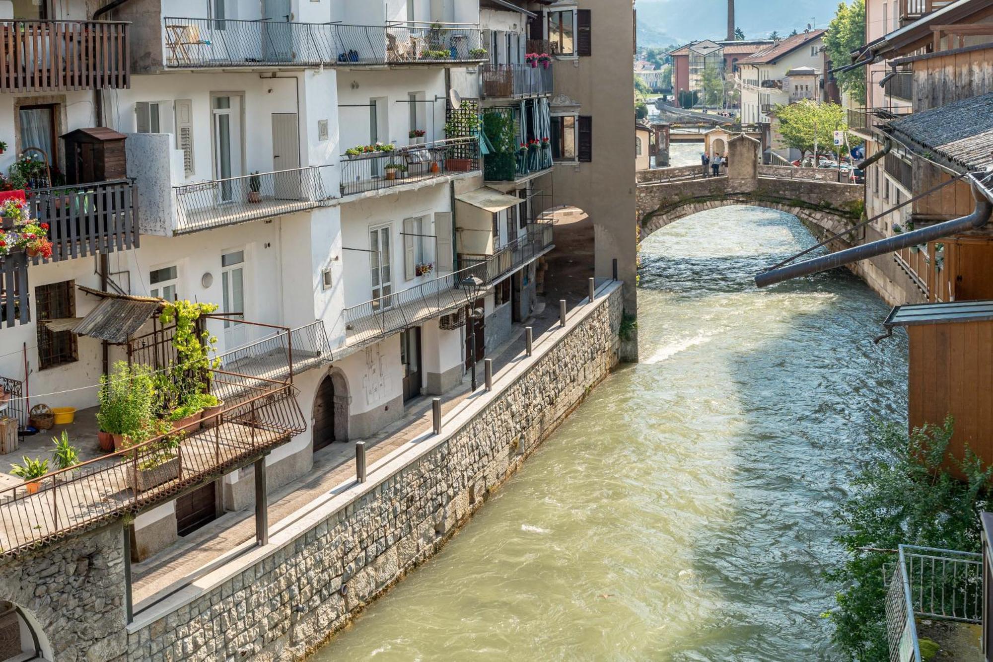 شقة Luxury 2Br W/ River Castle View In Borgo Valsugana المظهر الخارجي الصورة