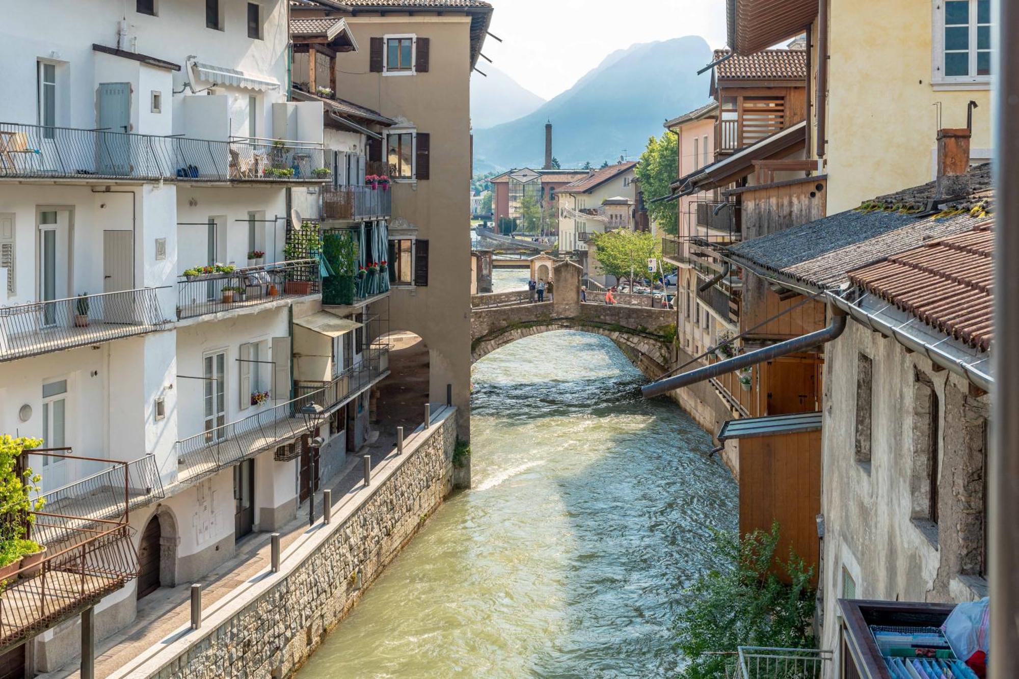 شقة Luxury 2Br W/ River Castle View In Borgo Valsugana المظهر الخارجي الصورة